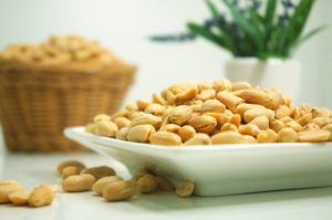 Erdnüsse enthalten Oxalsäure und können nierengrieß fördern